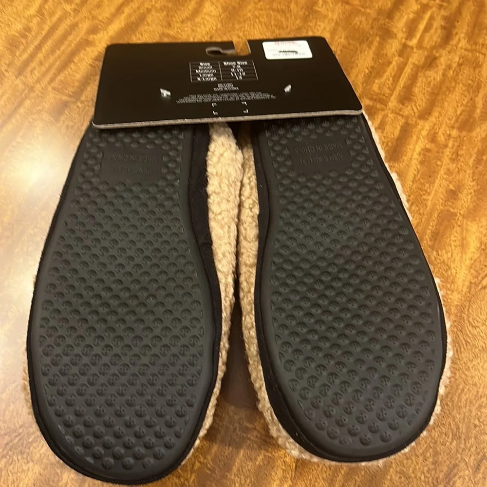 TRUE RELIGION men’s Faux Shearling Slippers Camel Beige Black